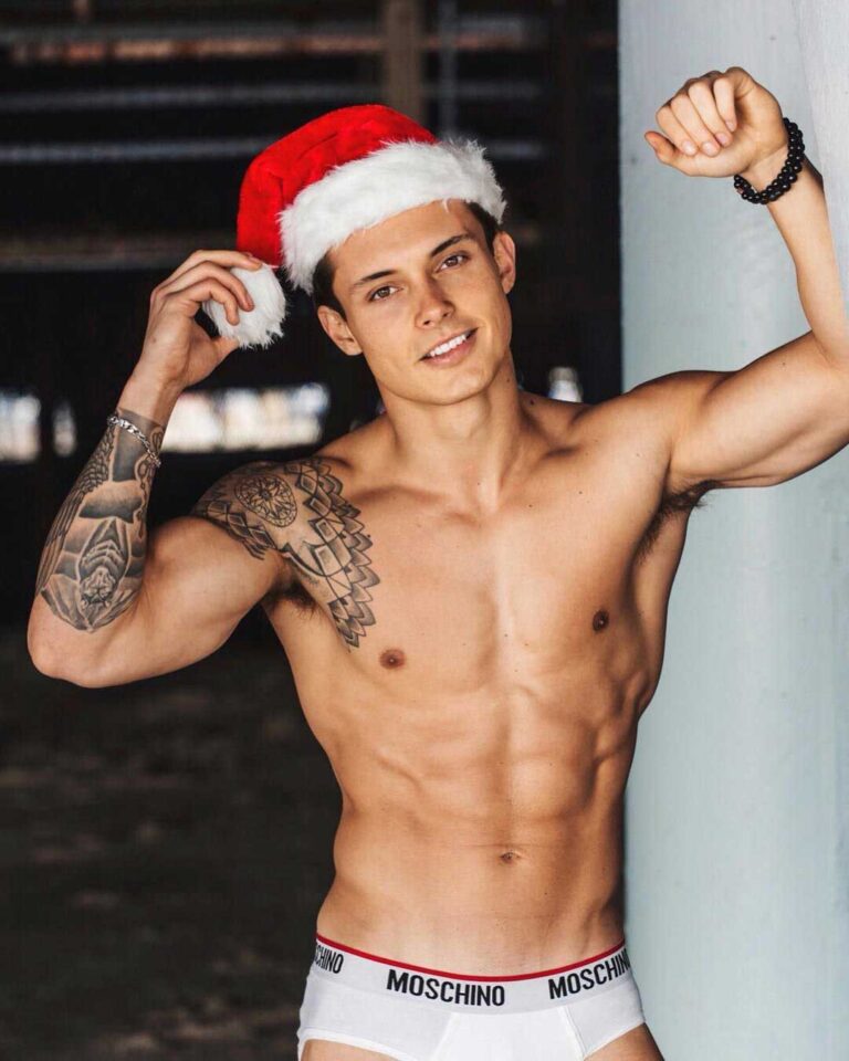 Hot Xmas Guy 04